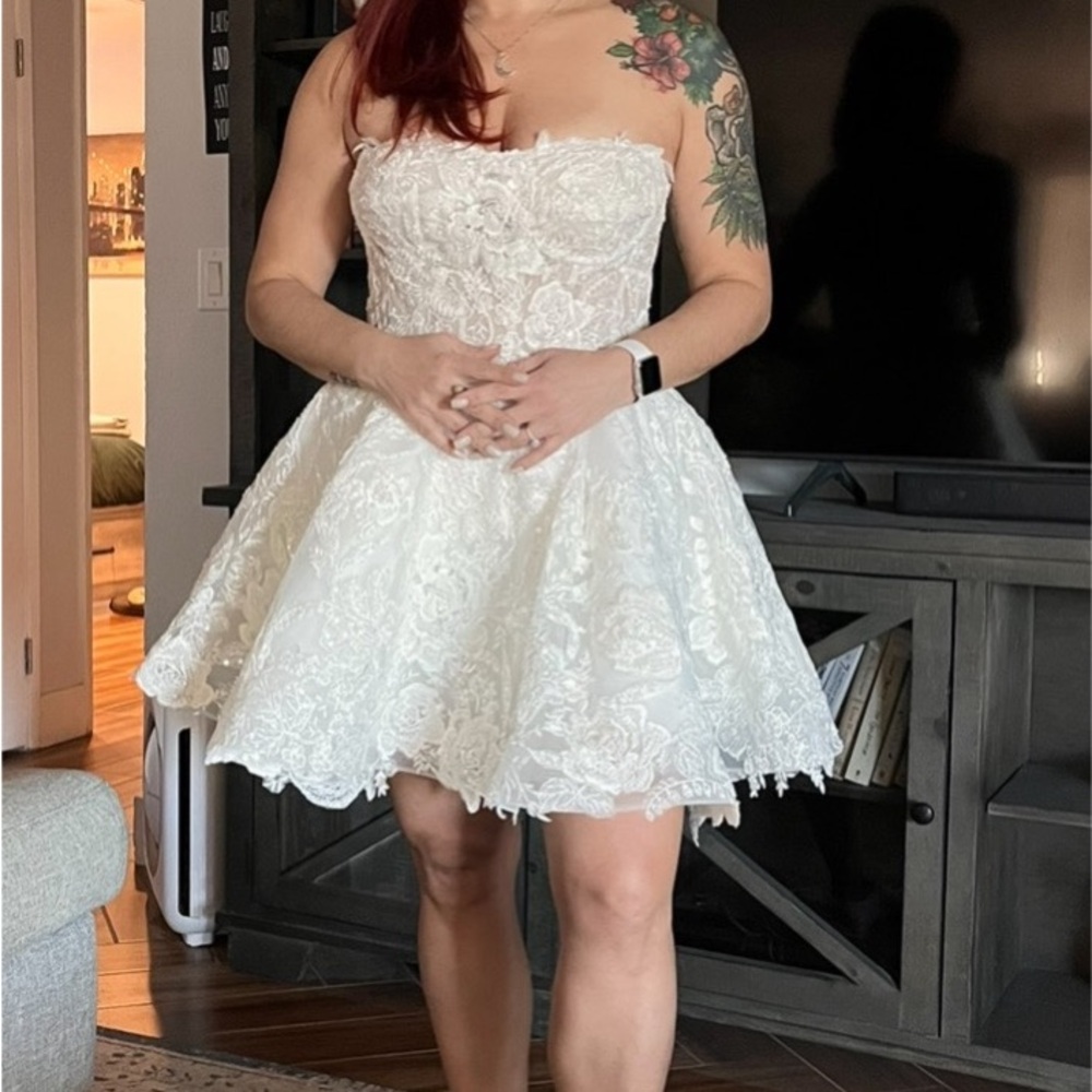 UNTAMED PETALS BY AMANDA JUDGE White Wedding Dress